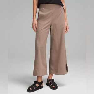 NWT Lululemon Stretch Woven High-Rise Wide-Leg Crop Pant Taupetastic Size M